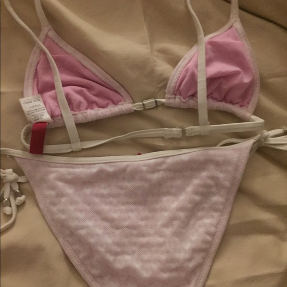 Bikini - Picture 2 of 3